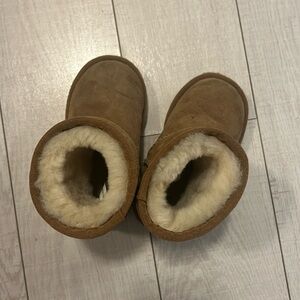UGGS size 7 Toddler